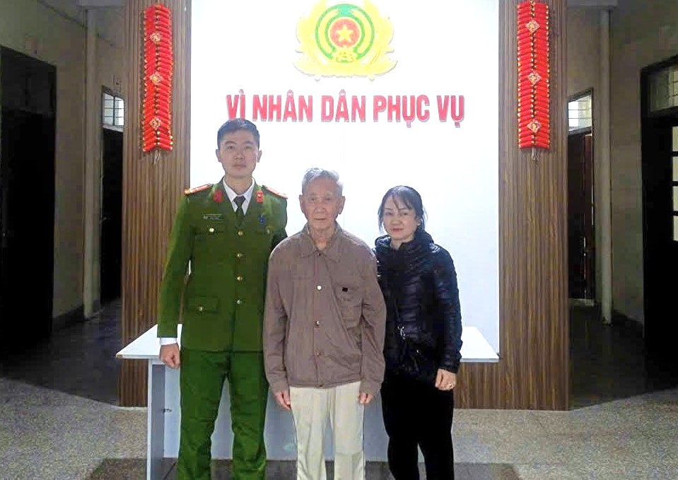 Công an phường Phù Liễn kịp thời hỗ trợ một gia đình tìm lại người thân cao tuổi đi lạc